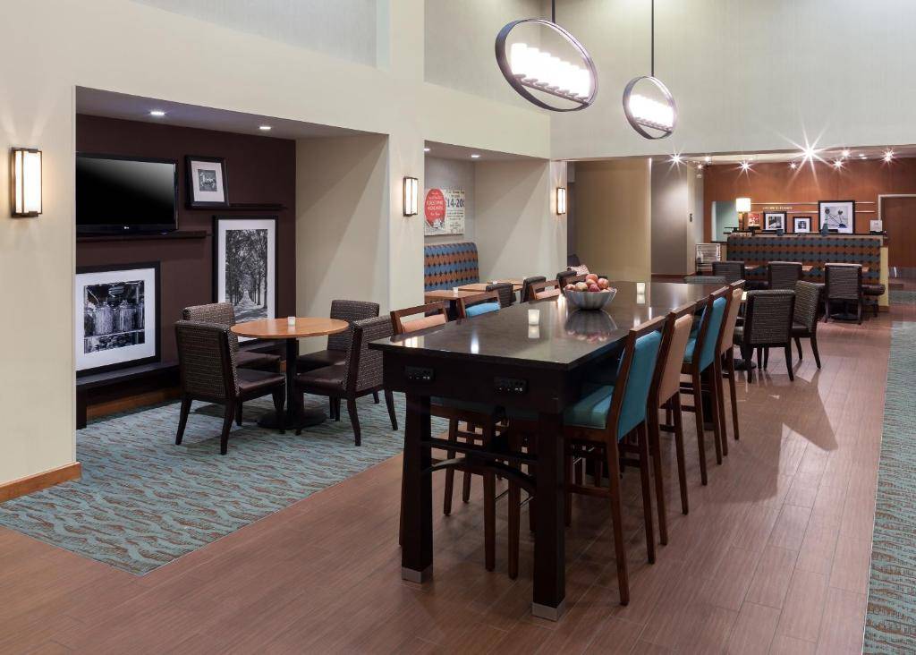 Hampton Inn & Suites St. Louis @ Forest Park