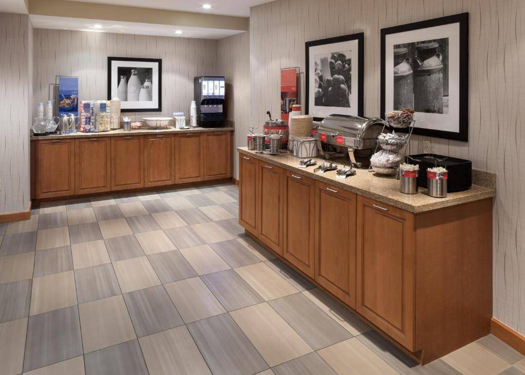 Hampton Inn & Suites St. Louis @ Forest Park