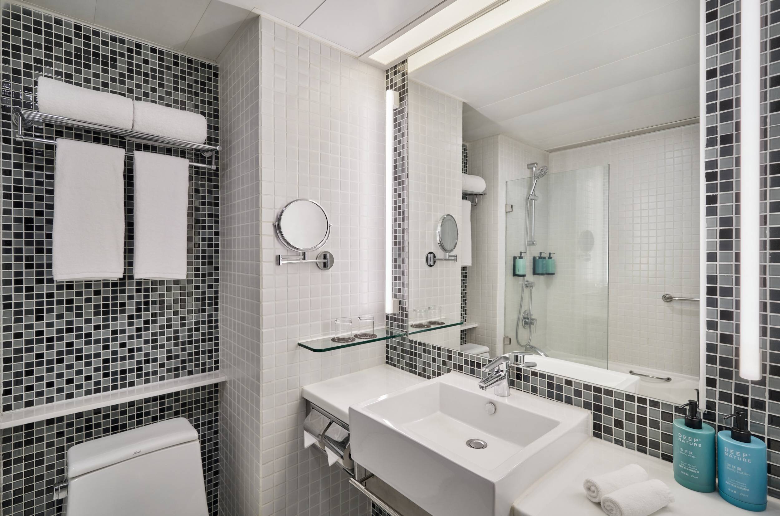 Novotel Hong Kong Century