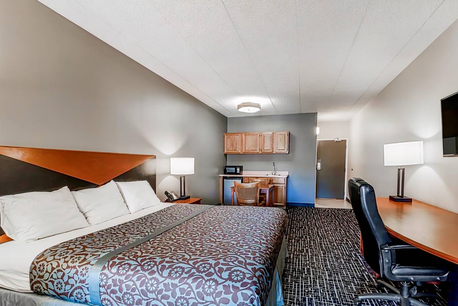 Days Inn & Suites by Wyndham Lancaster Amish Country