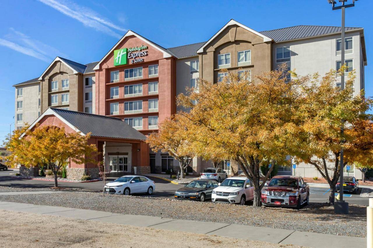 Holiday Inn Express & Suites Albuquerque Midtown