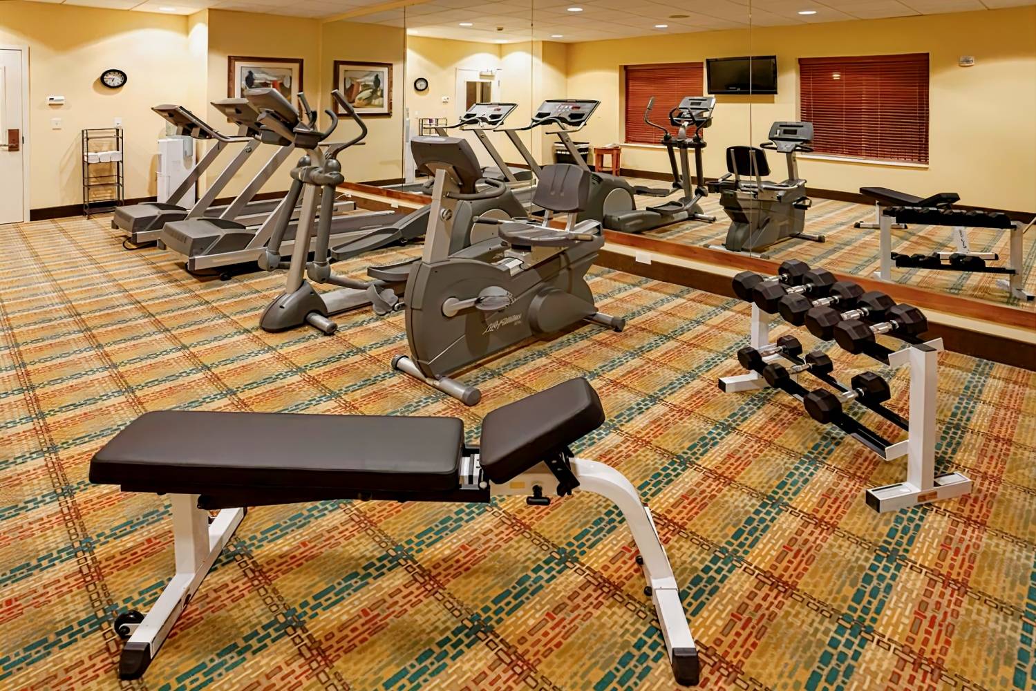 Holiday Inn Express Hotel & Suites Greensboro - Airport Area