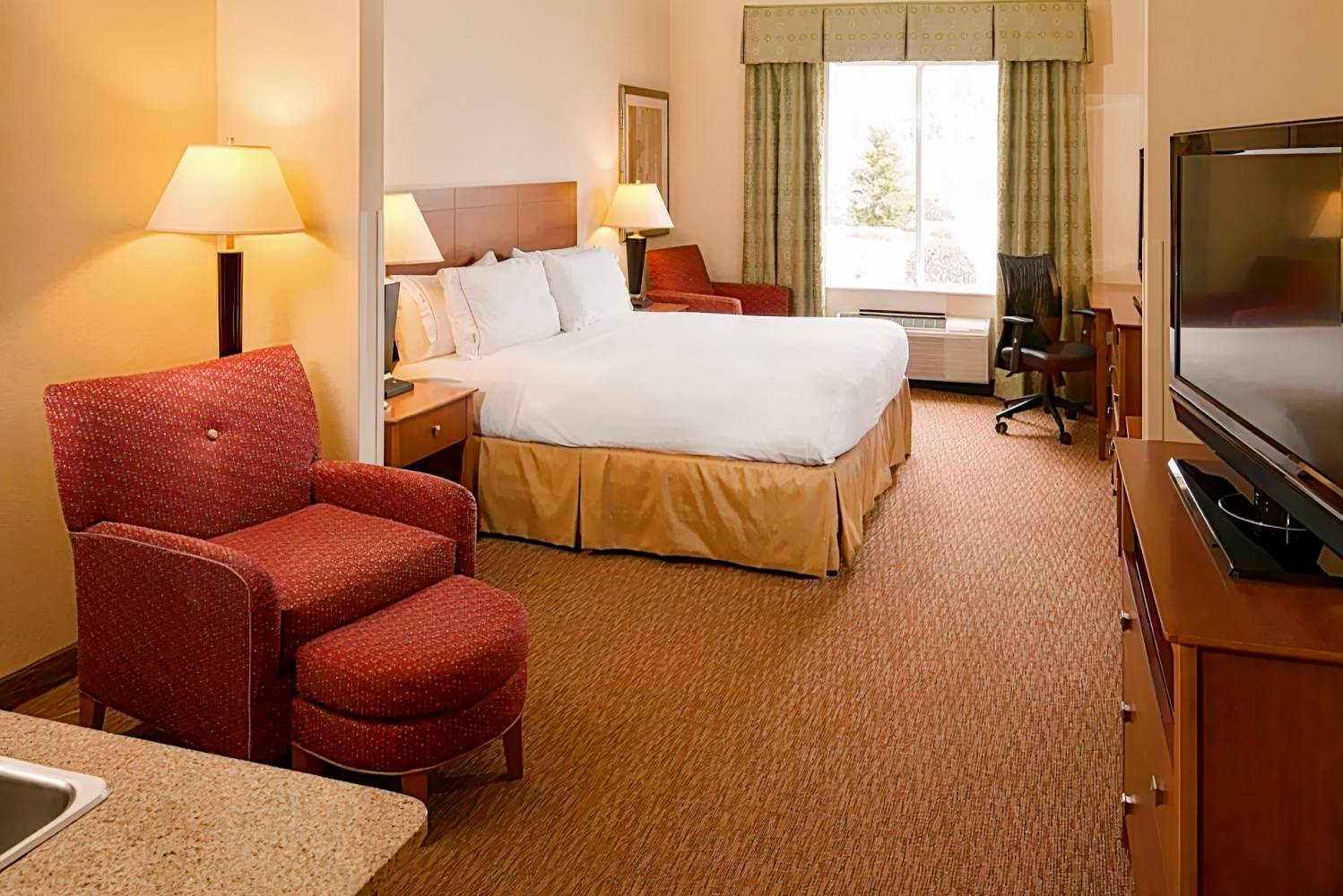 Holiday Inn Express Hotel & Suites Greensboro - Airport Area