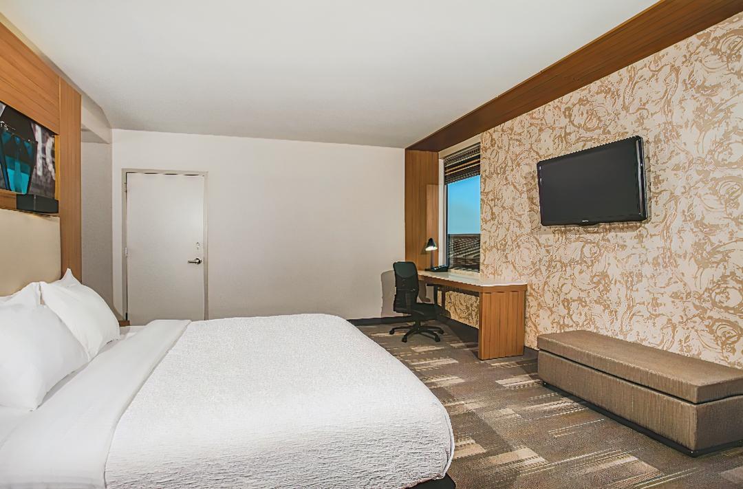 La Quinta Inn & Suites by Wyndham Winchester