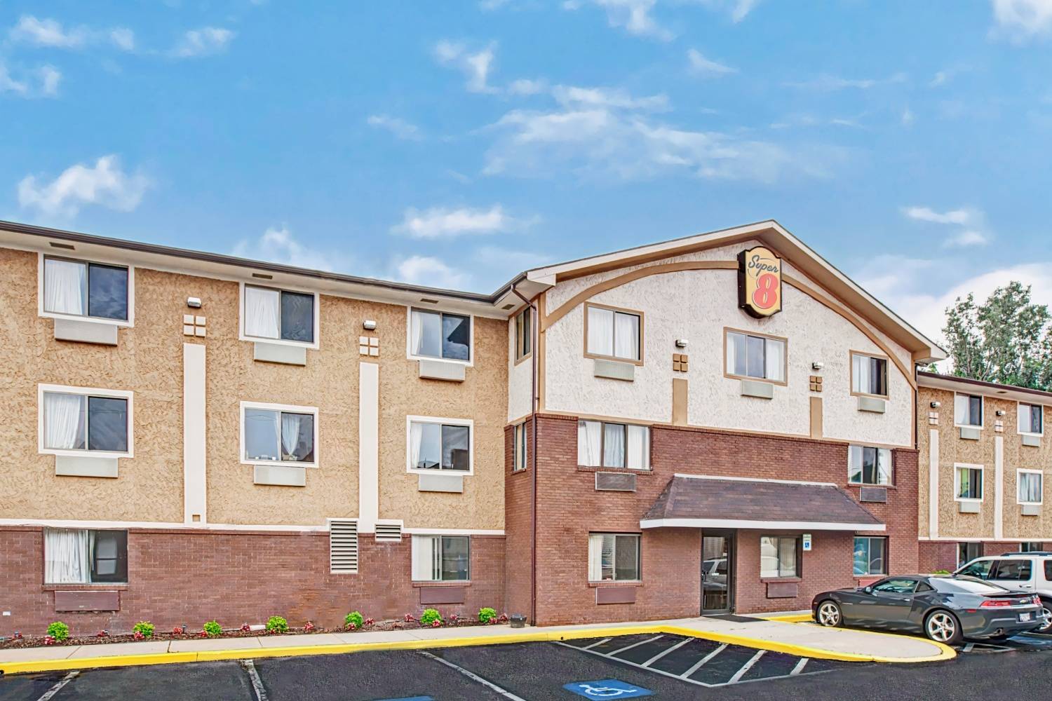 Super 8 by Wyndham Baltimore/Essex Area
