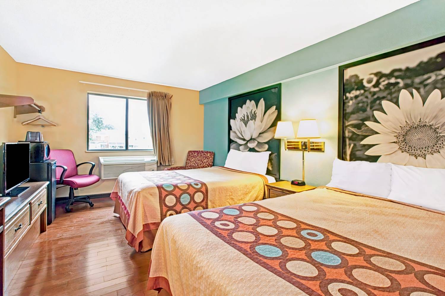 Super 8 by Wyndham Baltimore/Essex Area