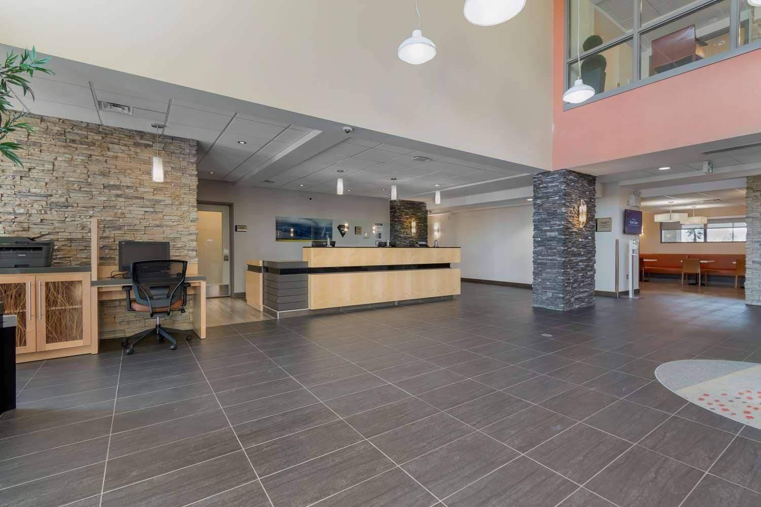 Best Western Plus Airport Inn & Suites