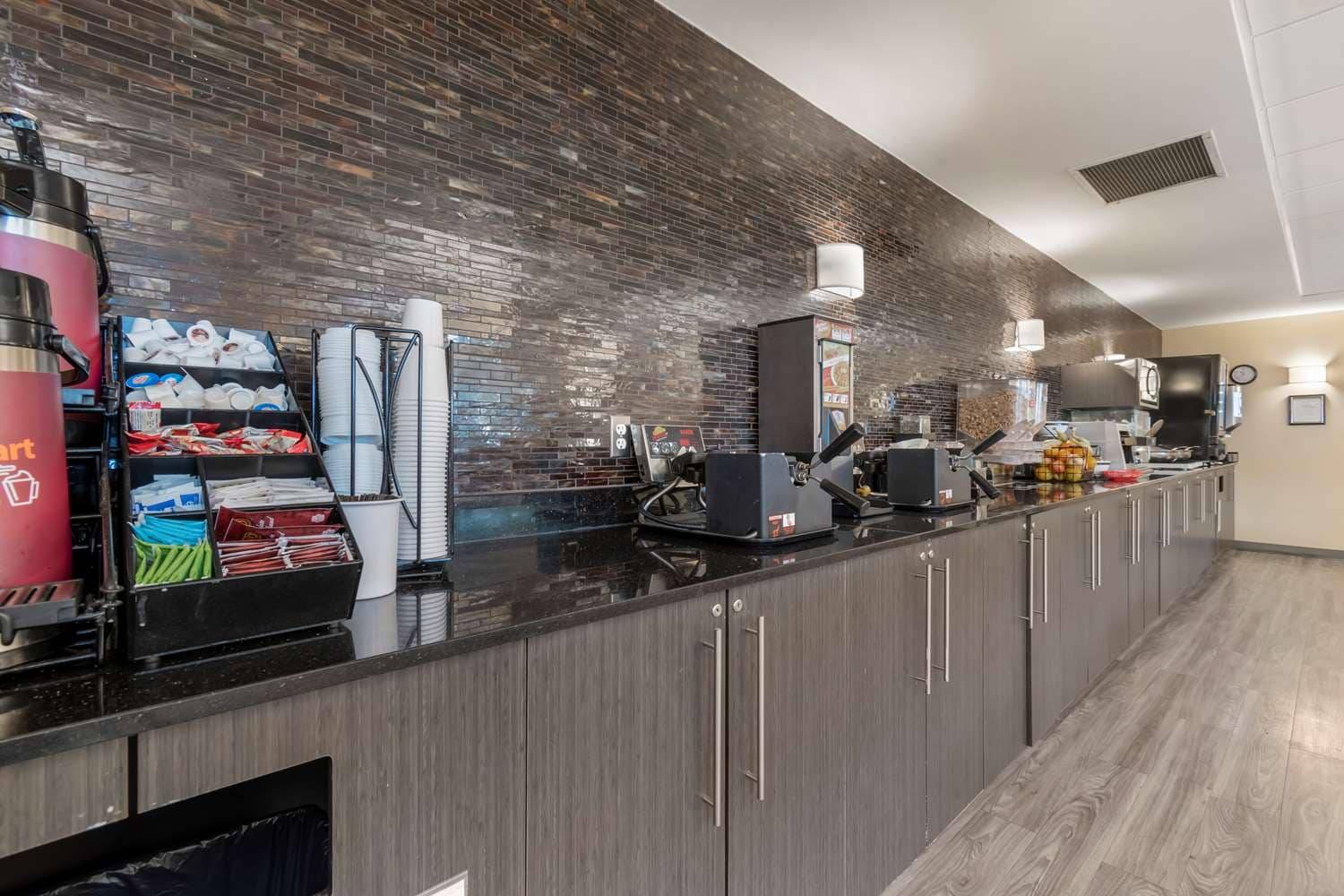 Best Western Plus Airport Inn & Suites