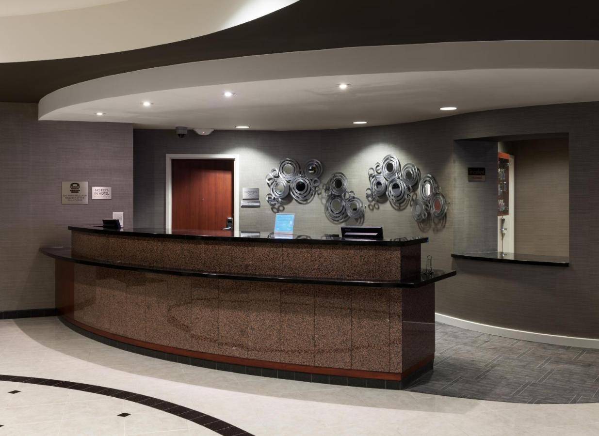 Courtyard Santa Clarita Valencia