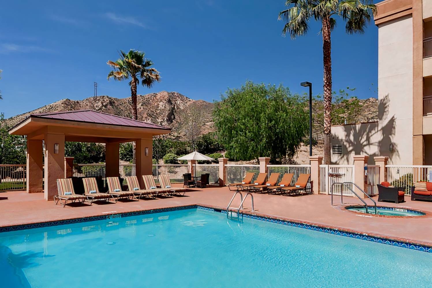 Courtyard Santa Clarita Valencia