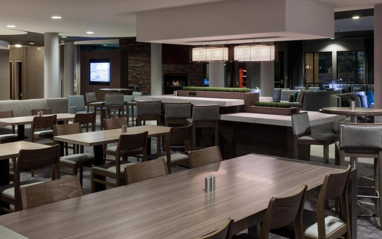 Courtyard Santa Clarita Valencia