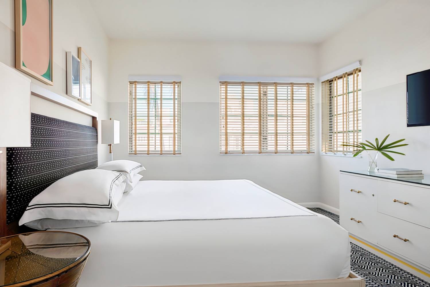 Kimpton Surfcomber Hotel, an IHG Hotel