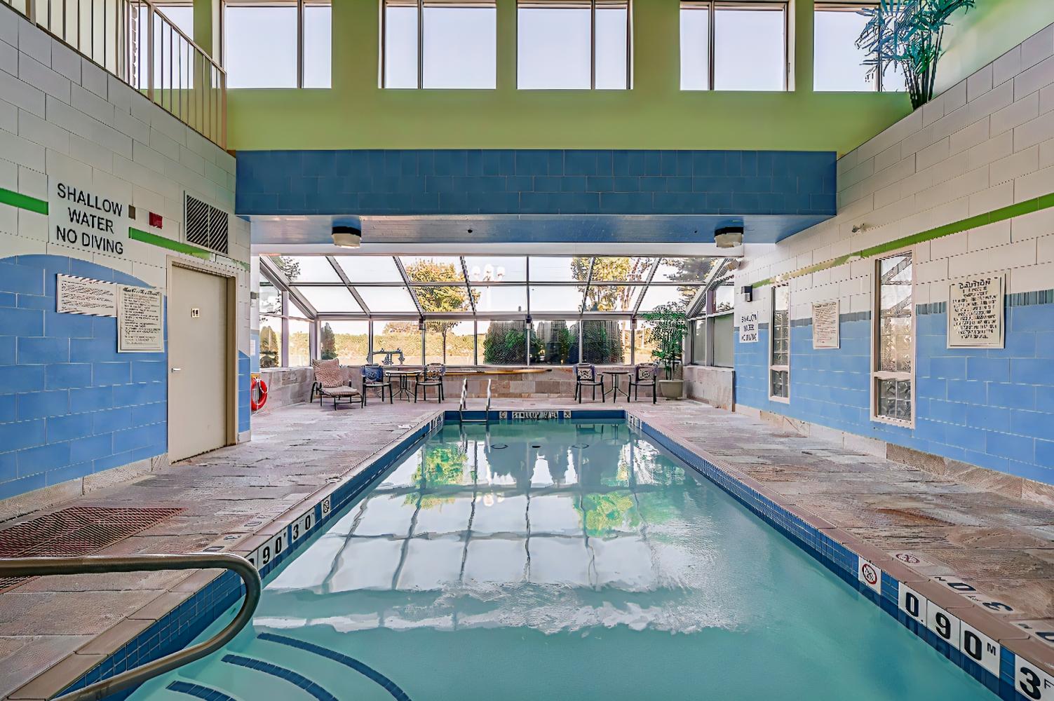 Monte Carlo Inn Barrie Suites