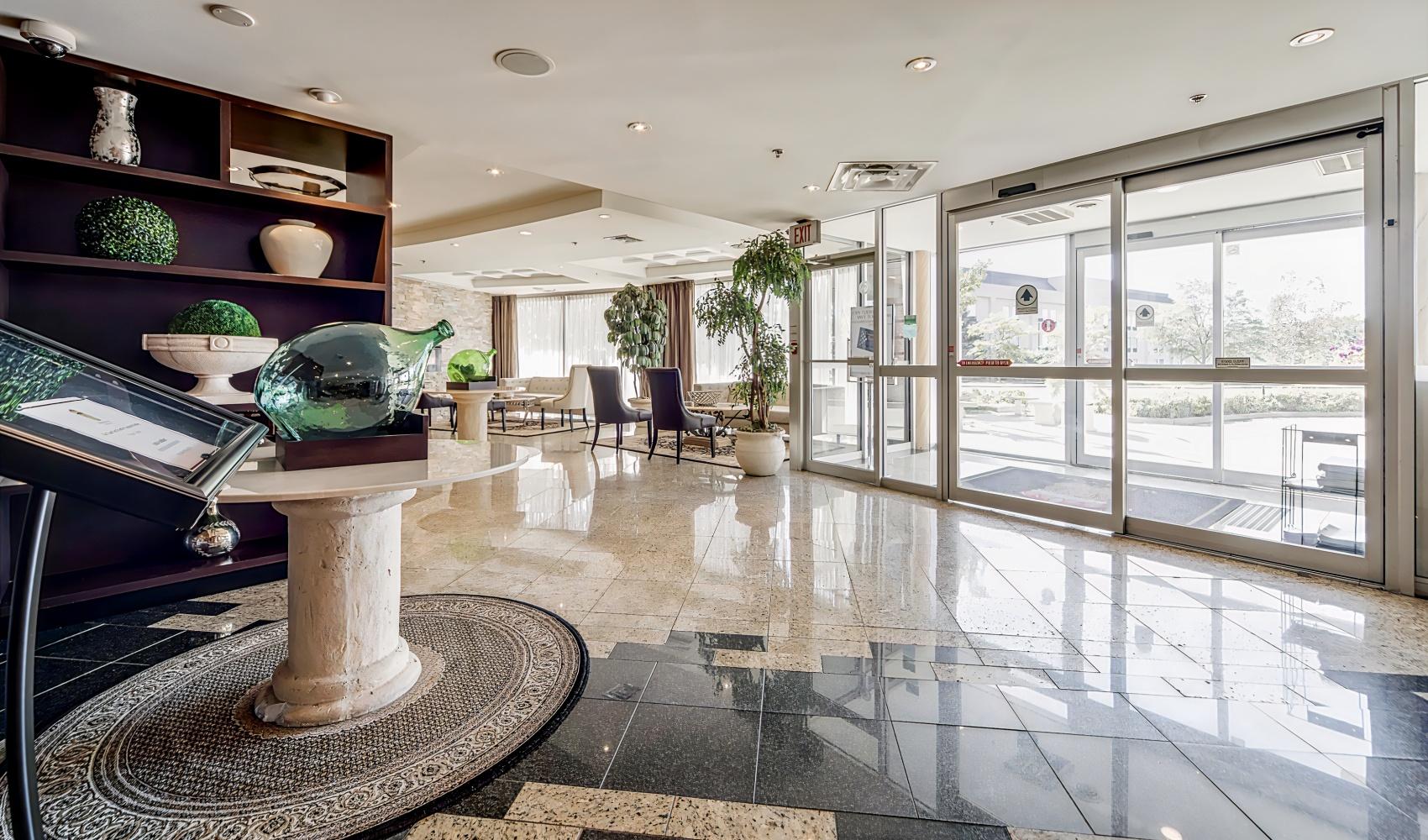 Monte Carlo Inn Airport Suites