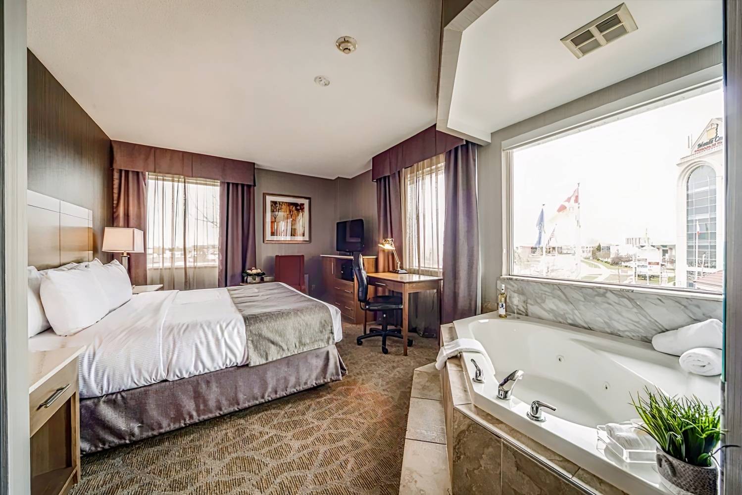 Monte Carlo Inn Airport Suites