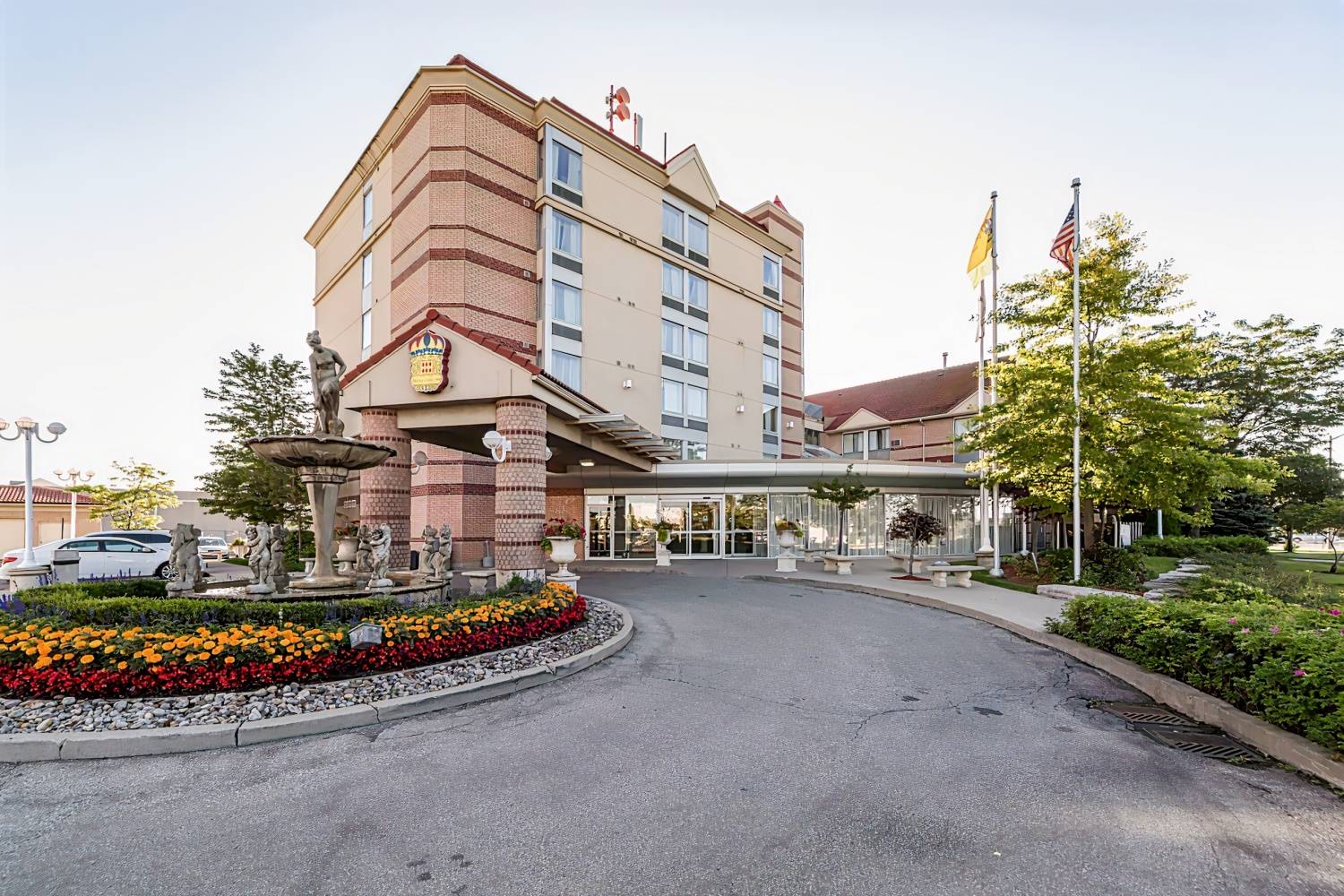 Monte Carlo Inn Airport Suites