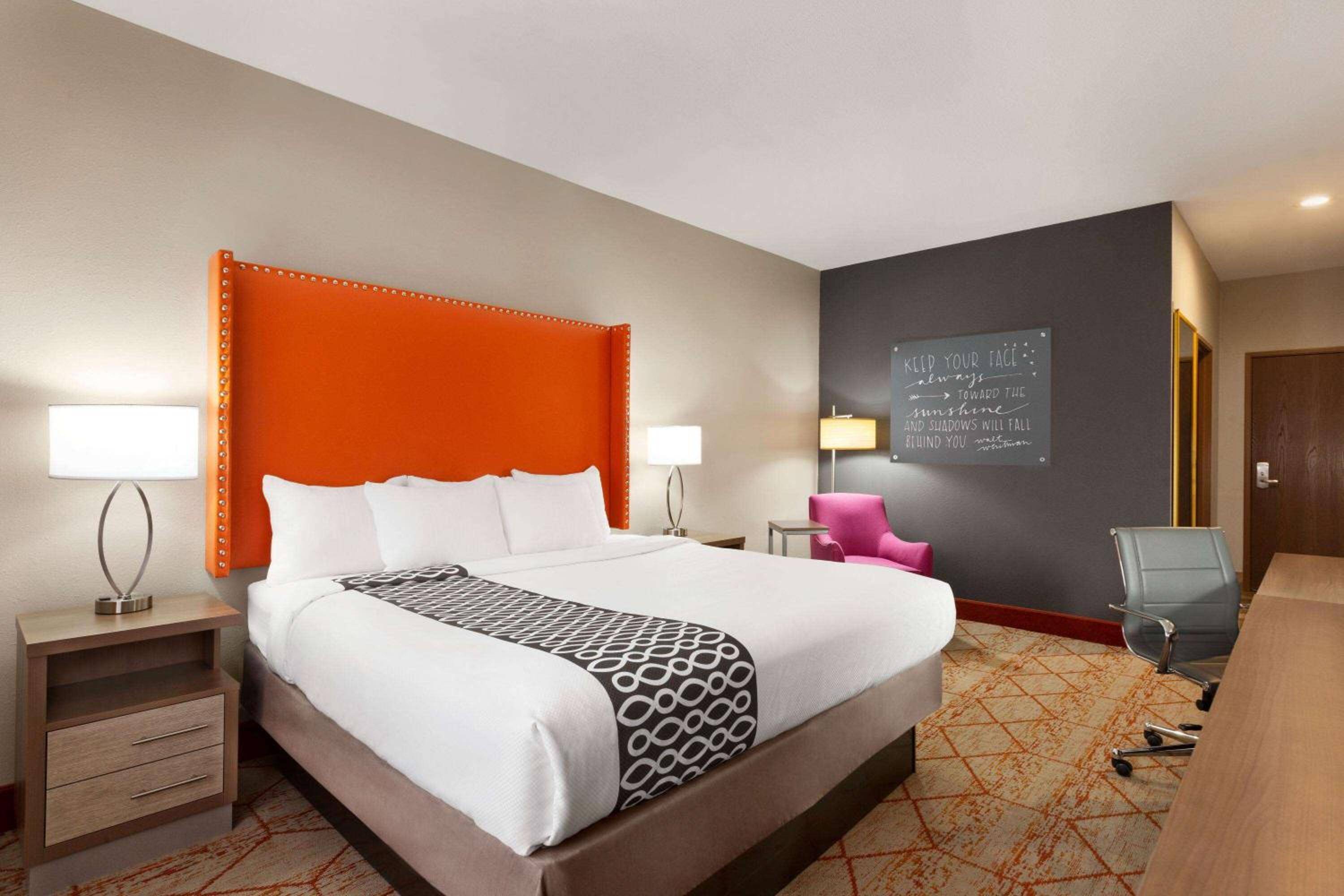 La Quinta Inn & Suites by Wyndham Lackawanna