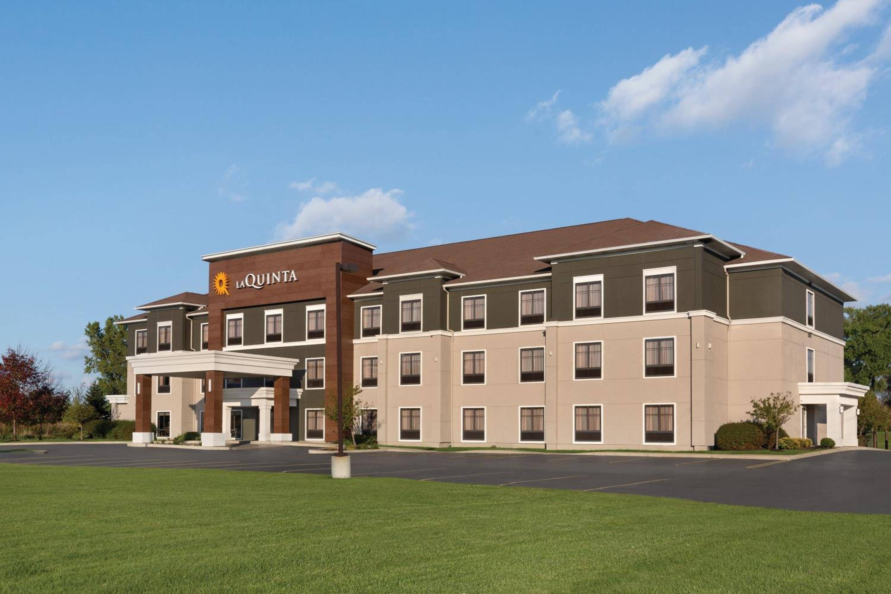 La Quinta Inn & Suites by Wyndham Lackawanna