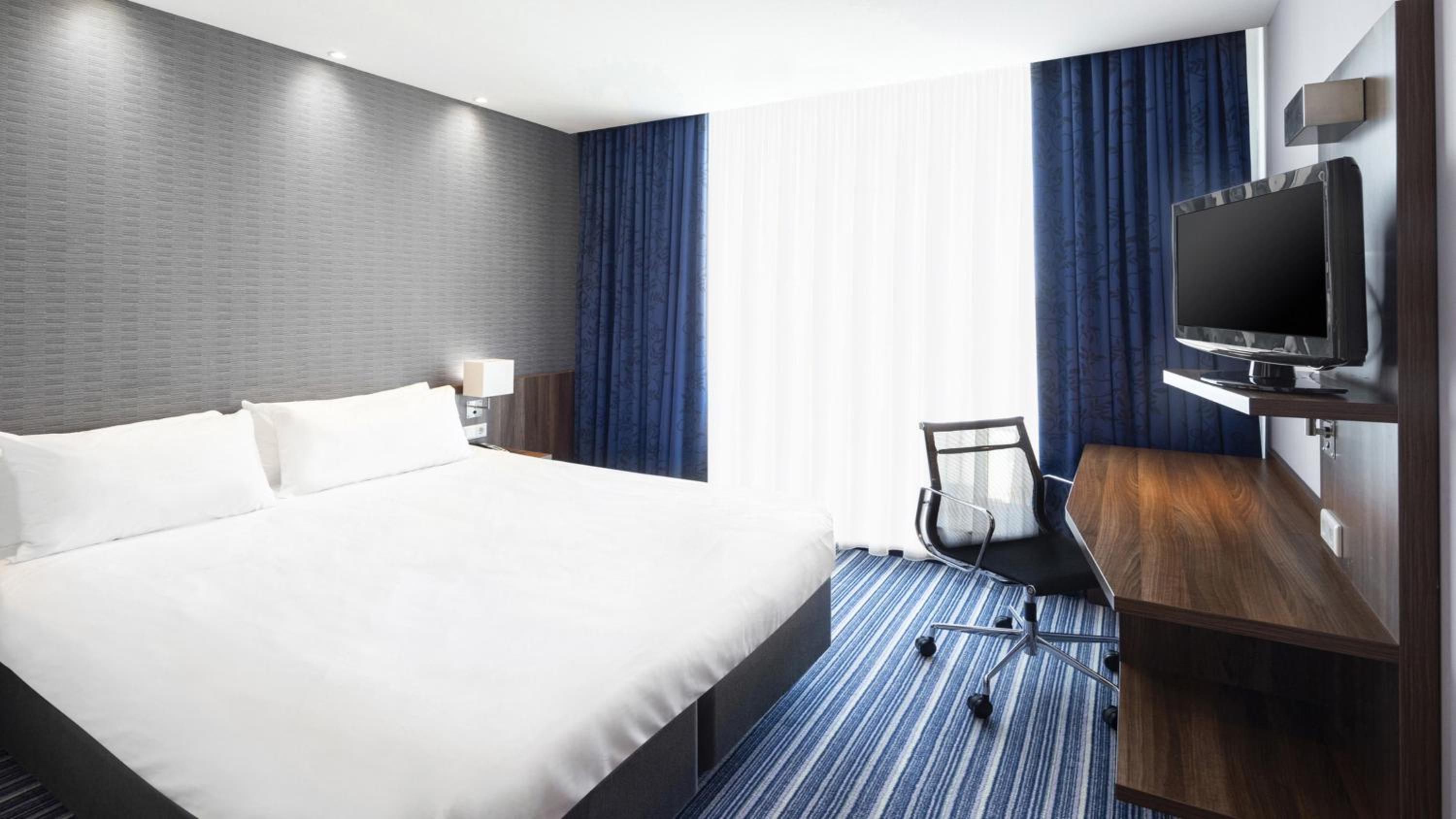 Holiday Inn Express Amsterdam - South, an IHG Hotel