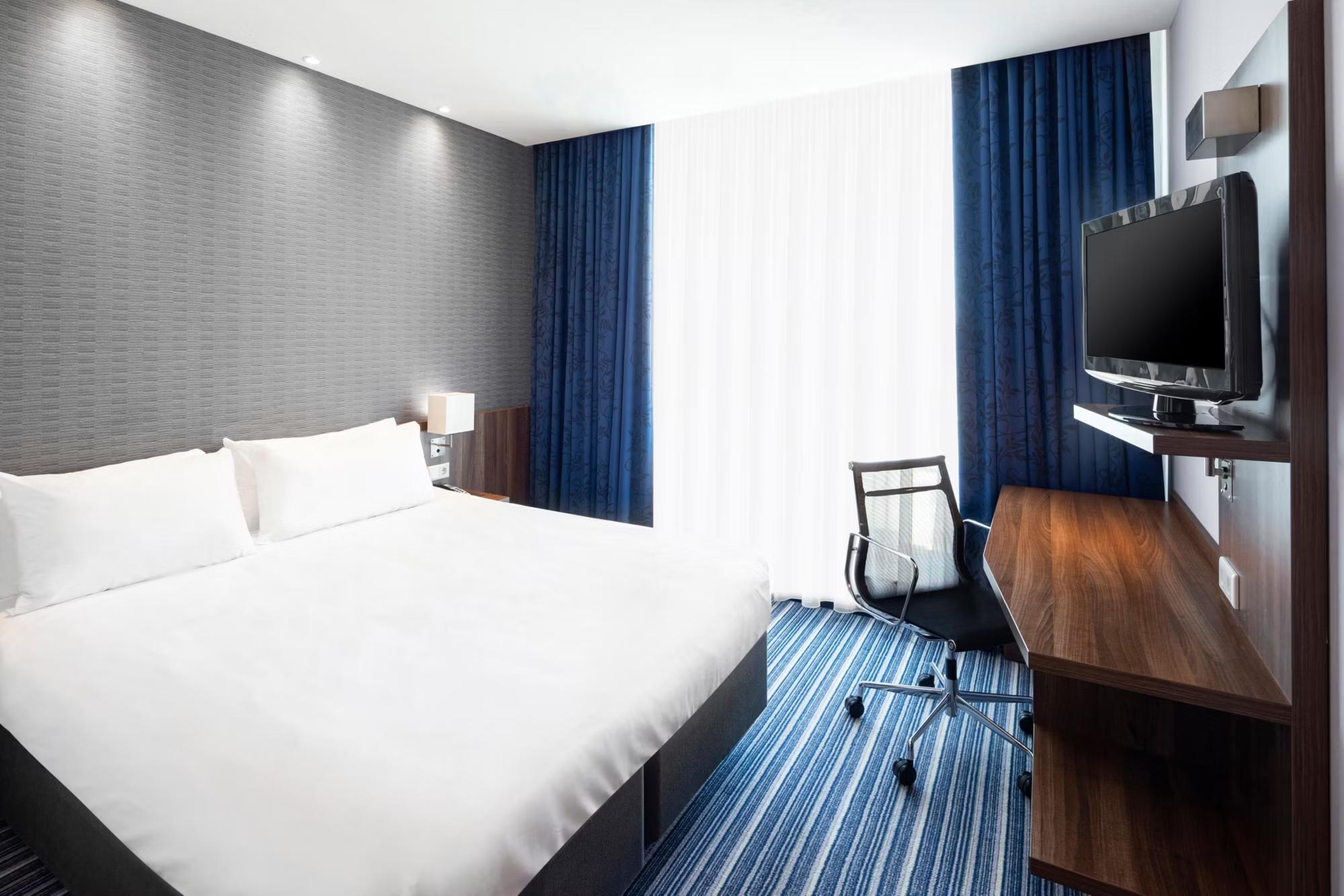 Holiday Inn Express Amsterdam - Schiphol, an IHG Hotel