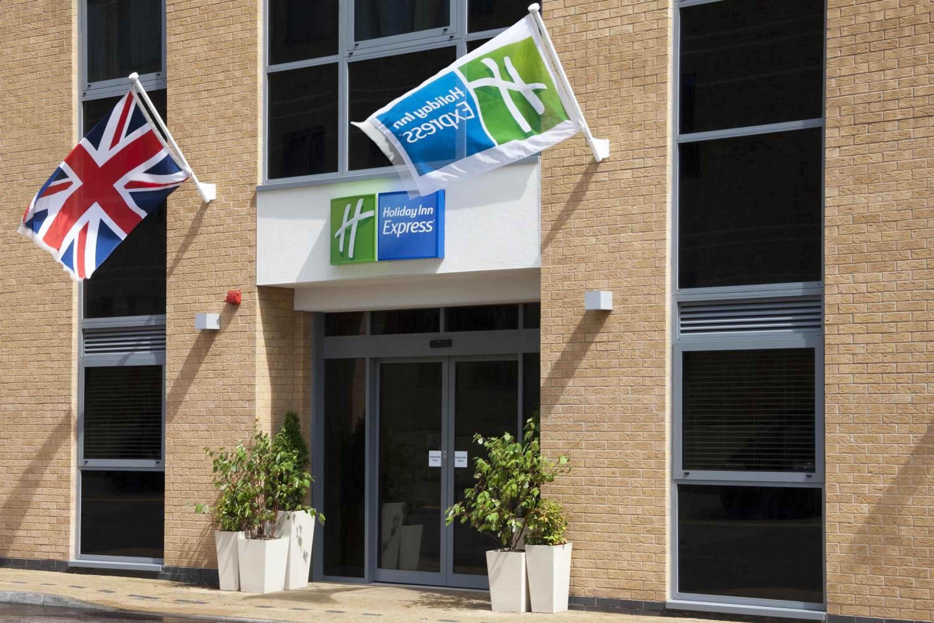 Holiday Inn Express London - Watford Junction, an IHG Hotel