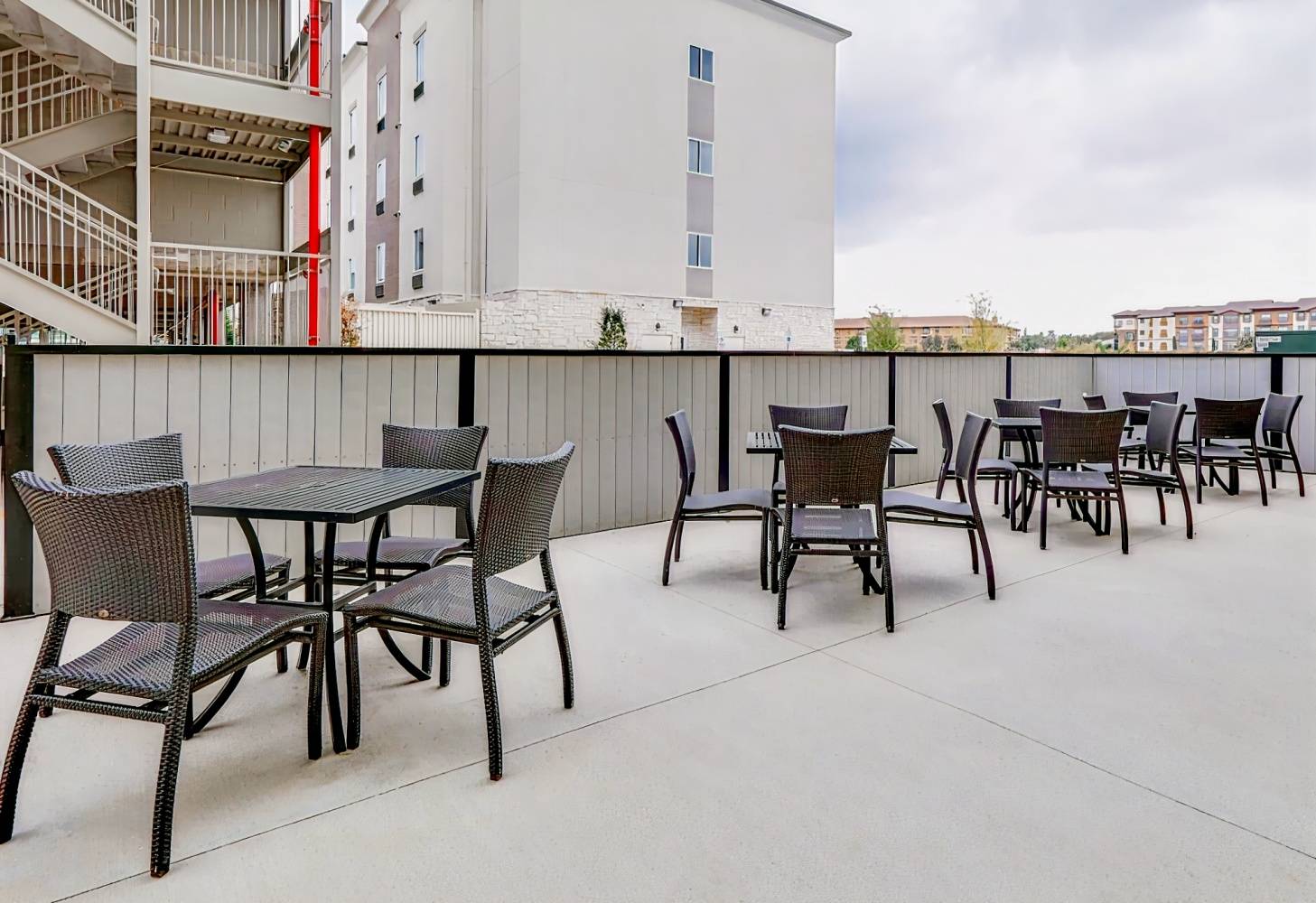 Holiday Inn Express & Suites Dallas NW - Farmers Branch