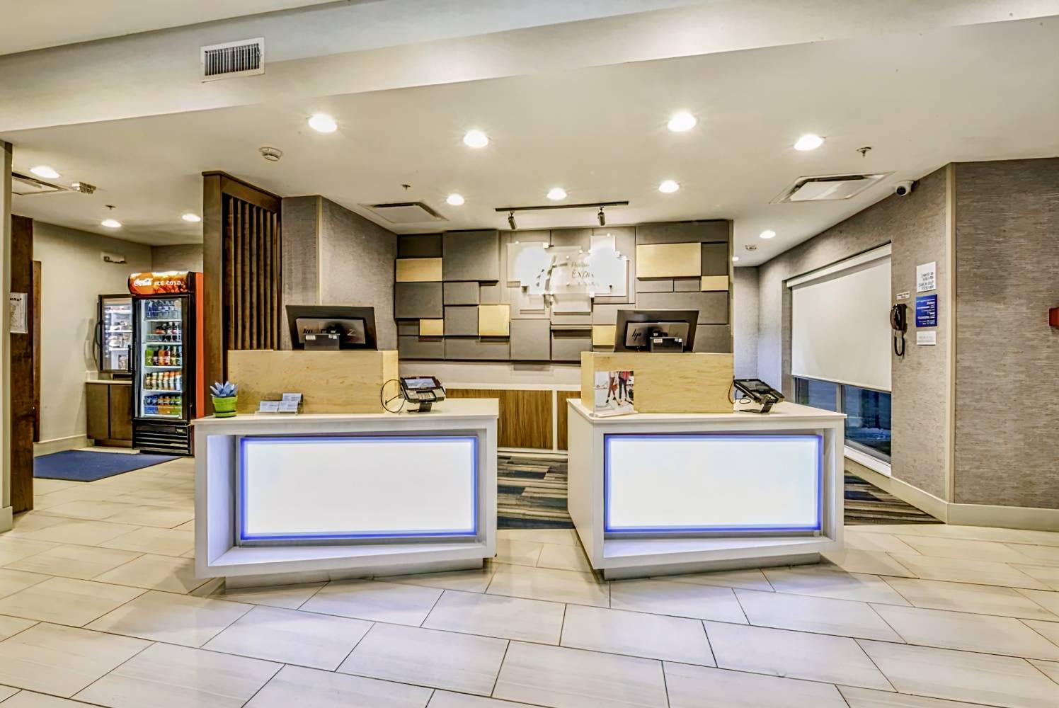 Holiday Inn Express & Suites Dallas NW - Farmers Branch