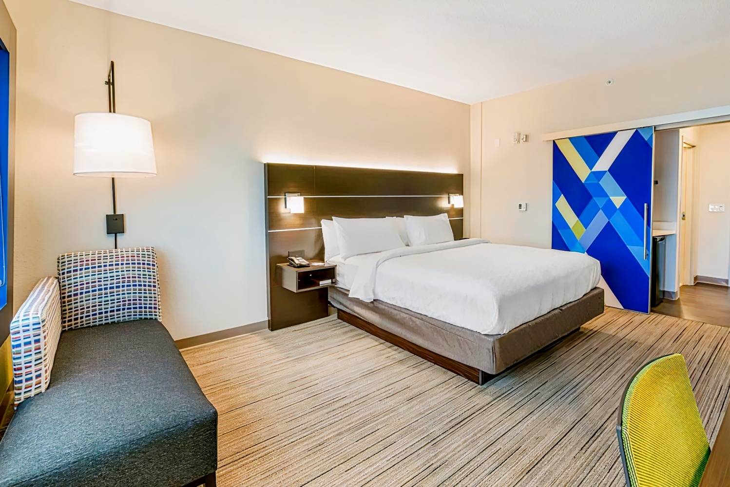 Holiday Inn Express & Suites - Jacksonville - Town Center