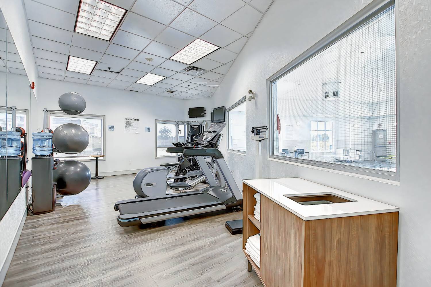 Holiday Inn Express & Suites Airport Calgary