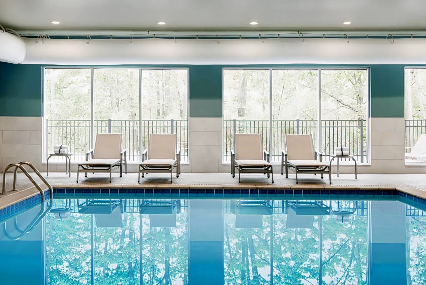 Holiday Inn Express & Suites - Columbus - Worthington