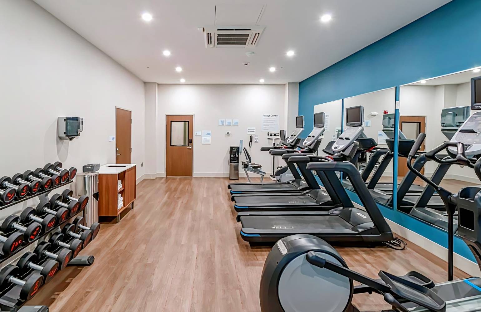 Holiday Inn Express & Suites - Columbus - Worthington