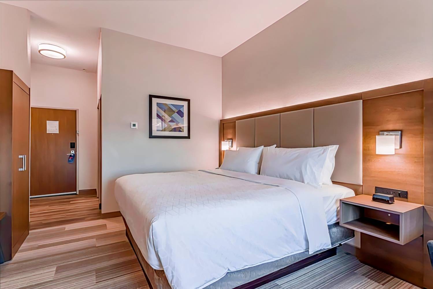 Holiday Inn Express & Suites - Columbus - Worthington