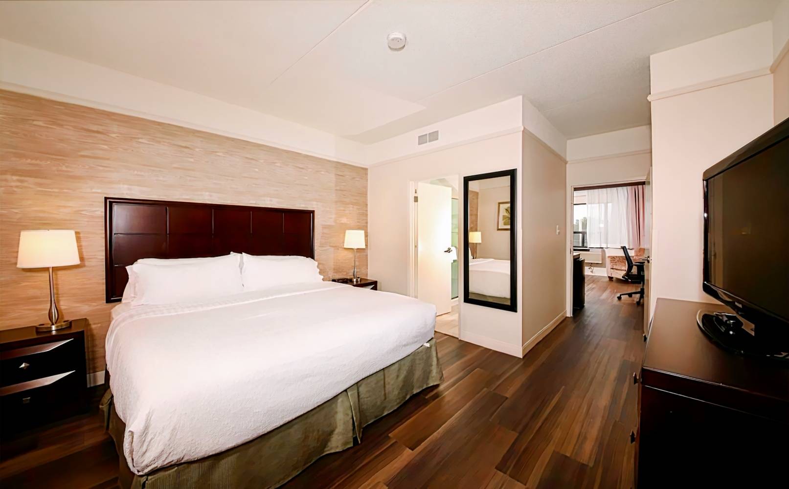 Holiday Inn & Suites Windsor – Ambassador Bridge