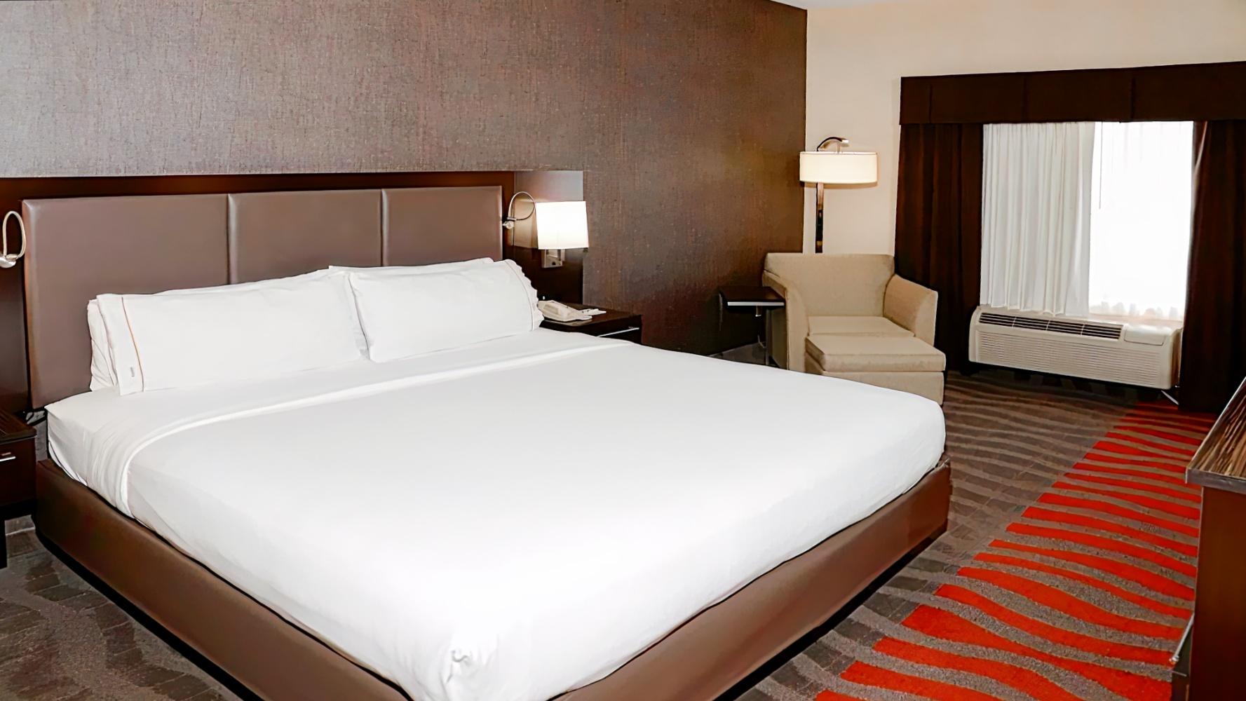 Holiday Inn Express Hotel & Suites Dayton-Centerville