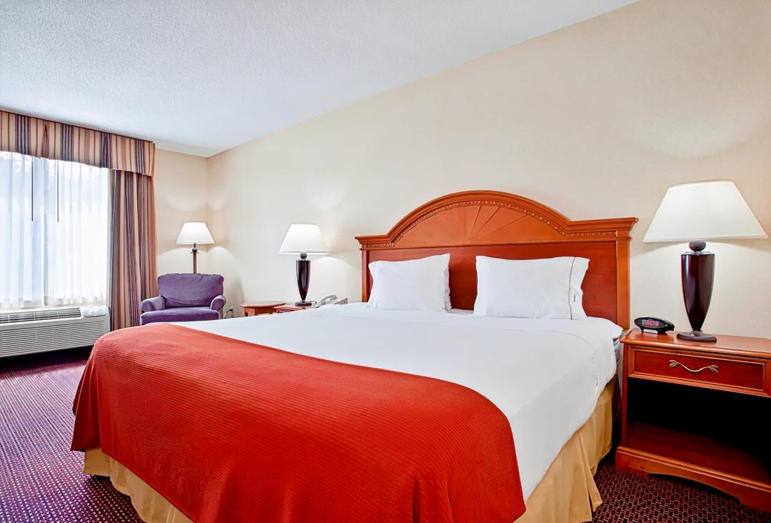Holiday Inn Express Hotel & Suites Dayton-Centerville