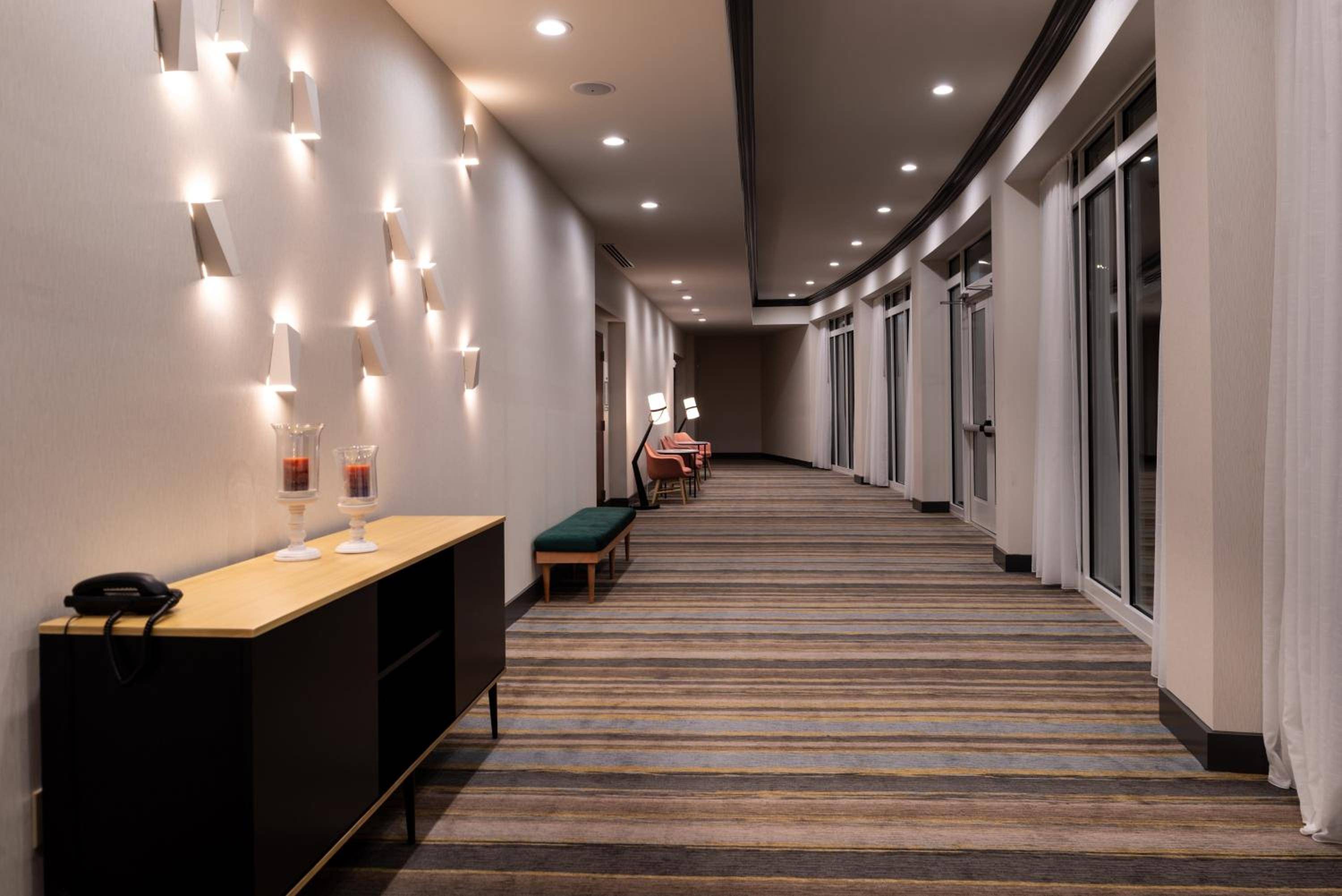 Holiday Inn & Suites Orlando  I-Drive Theme Parks