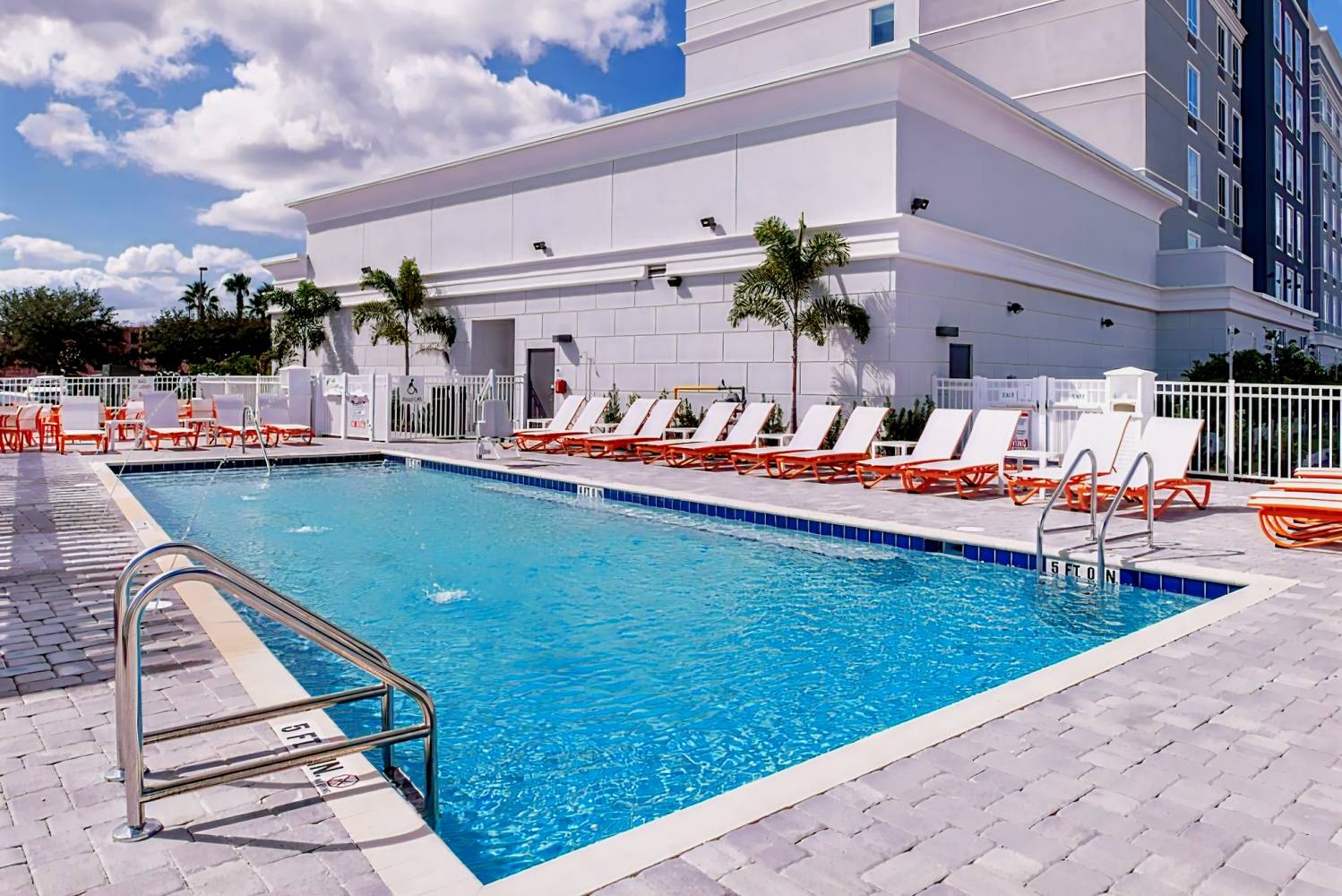 Holiday Inn & Suites Orlando  I-Drive Theme Parks