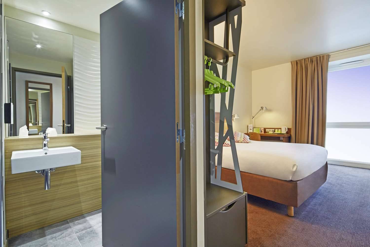 Campanile Paris - Saclay