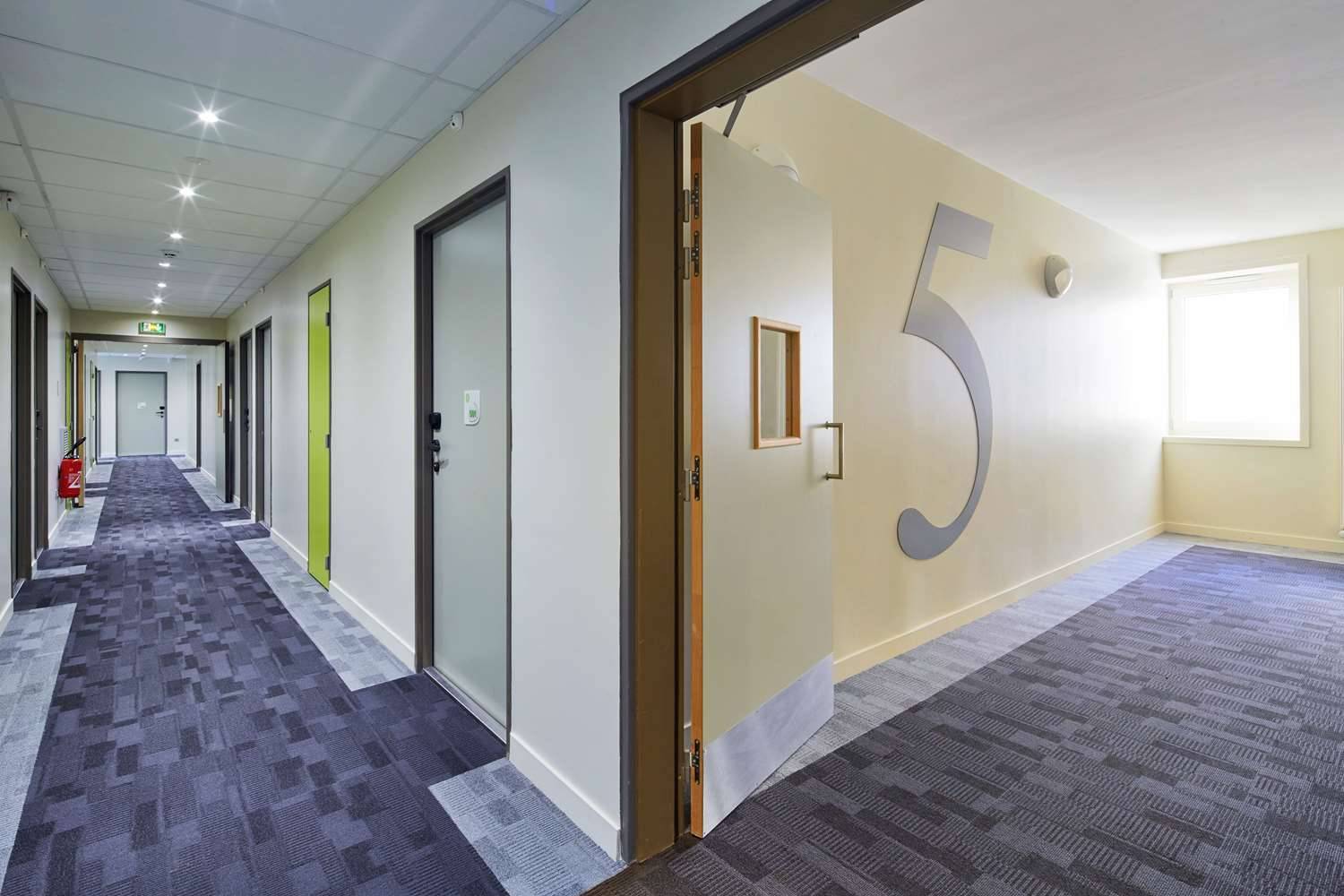 Campanile Paris - Saclay