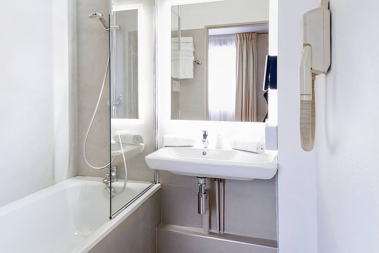 Kyriad Clermont-Ferrand Sud La Pardieu 