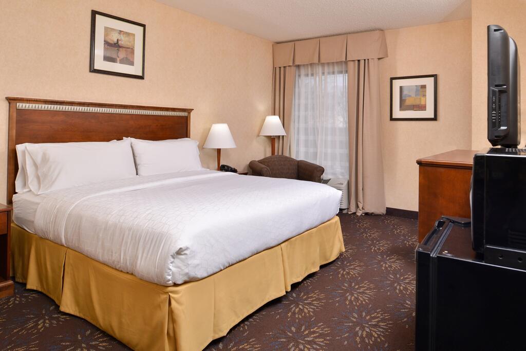 Holiday Inn Express Hotel & Suites West Chester
