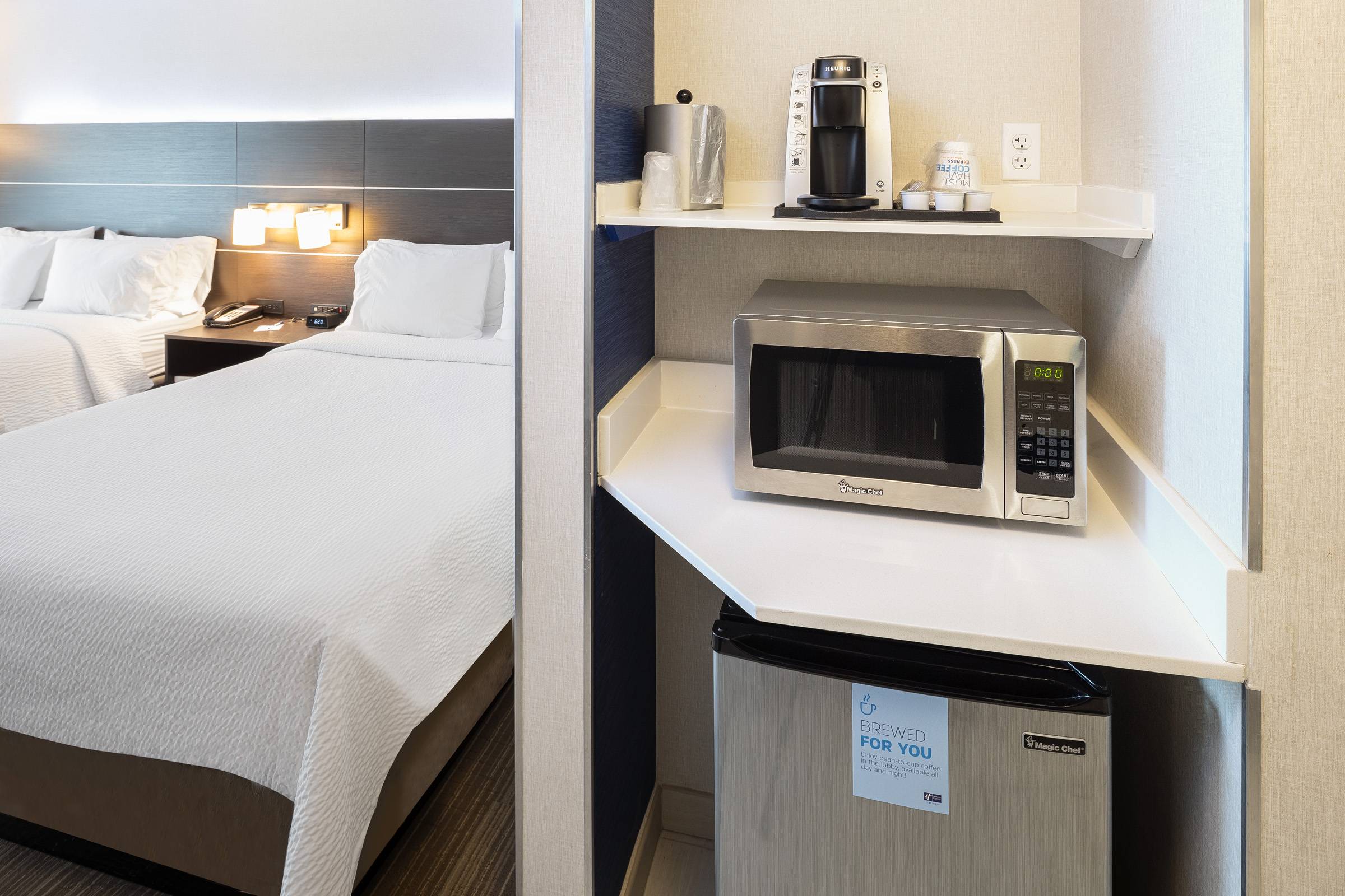 Holiday Inn Express & Suites Chicago West - St Charles