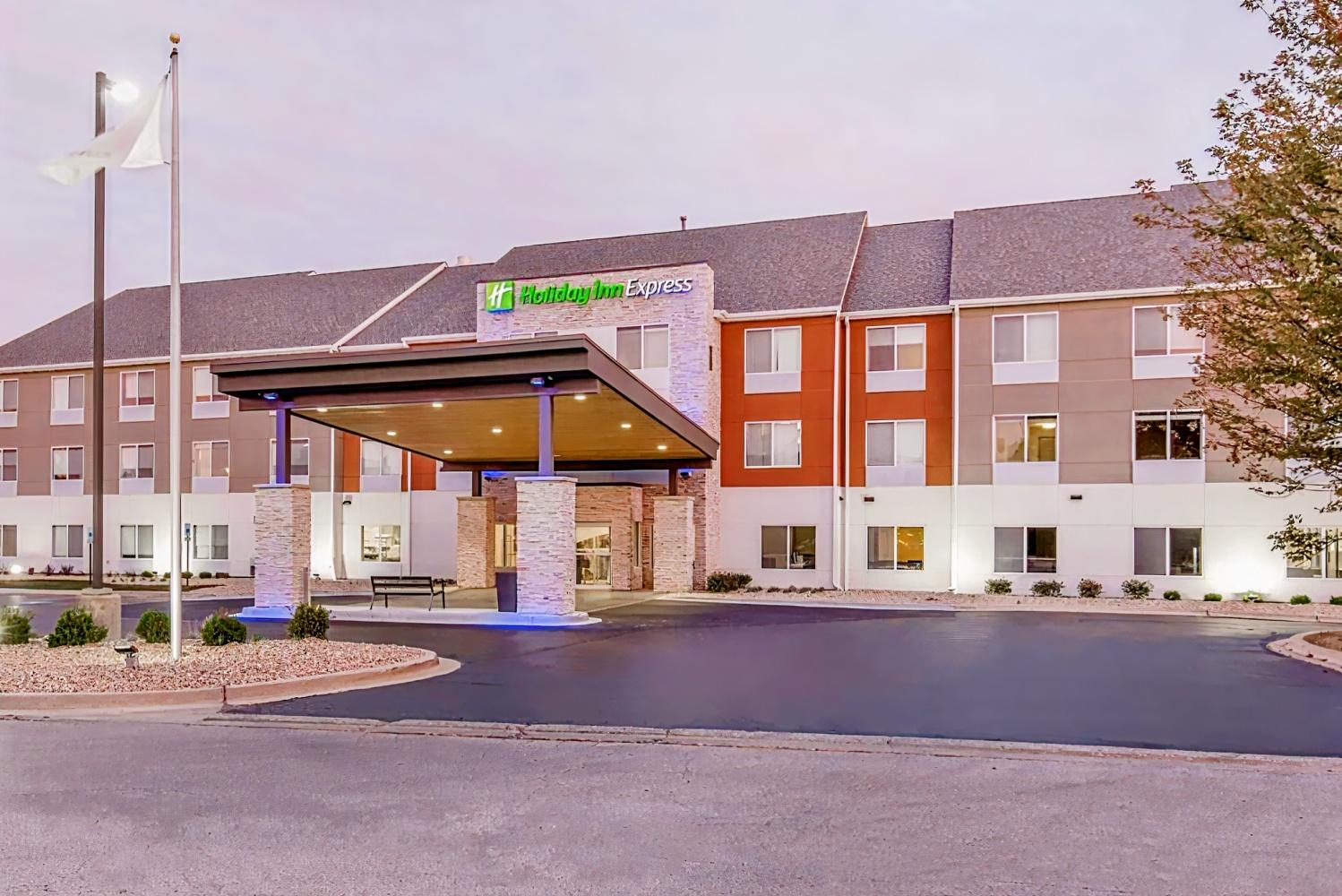 Holiday Inn Express & Suites Chicago West - St Charles