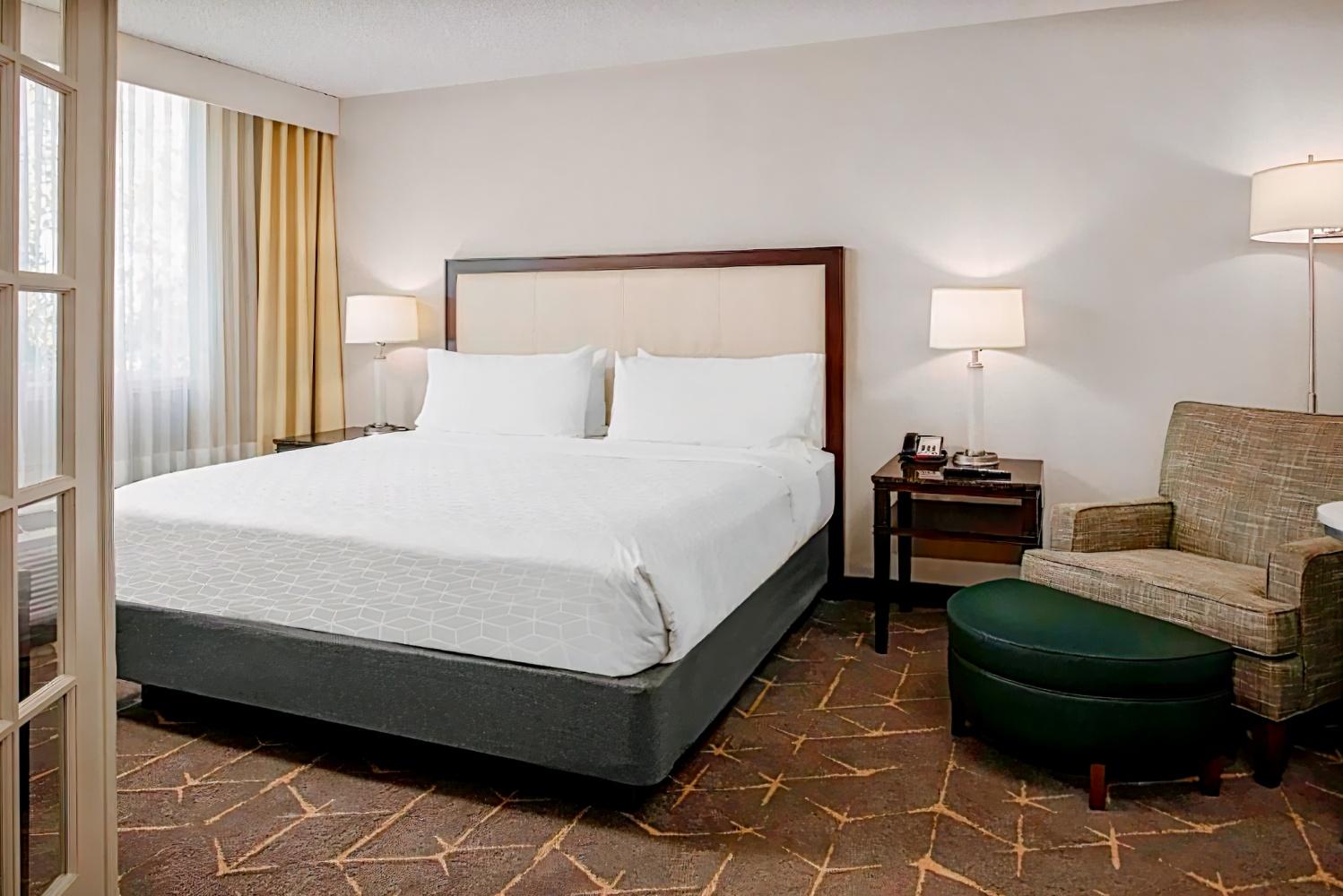 Holiday Inn & Suites Boston Peabody