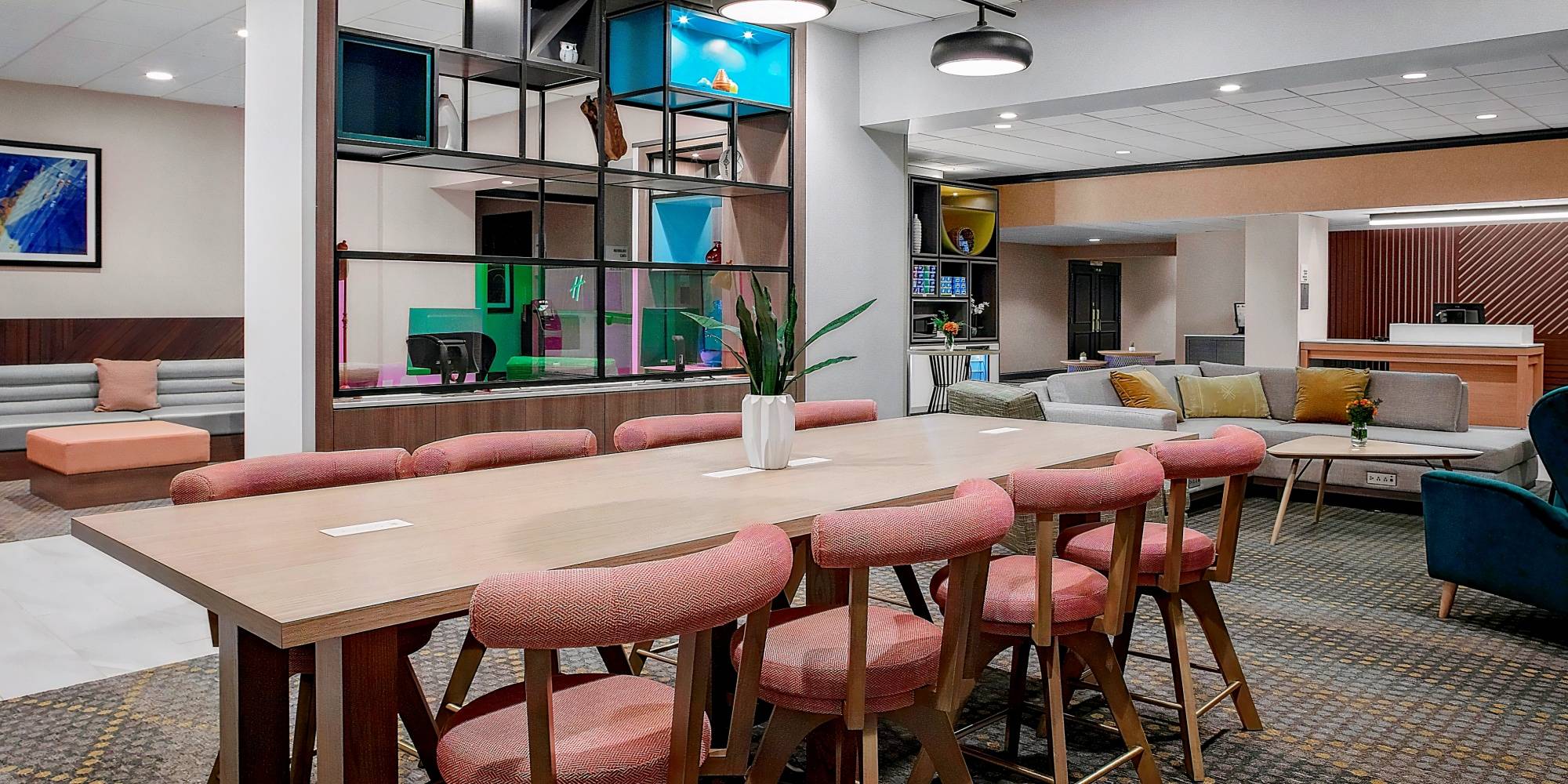 Holiday Inn & Suites Boston Peabody