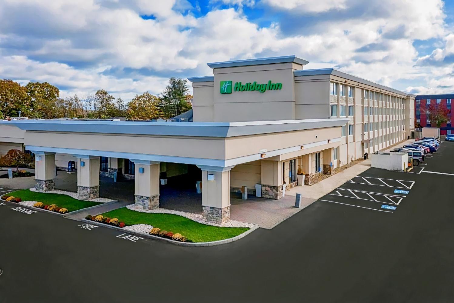 Holiday Inn & Suites Boston Peabody