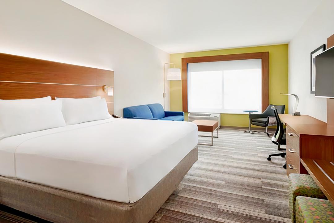 Holiday Inn Express & Suites Cincinnati South - Wilder