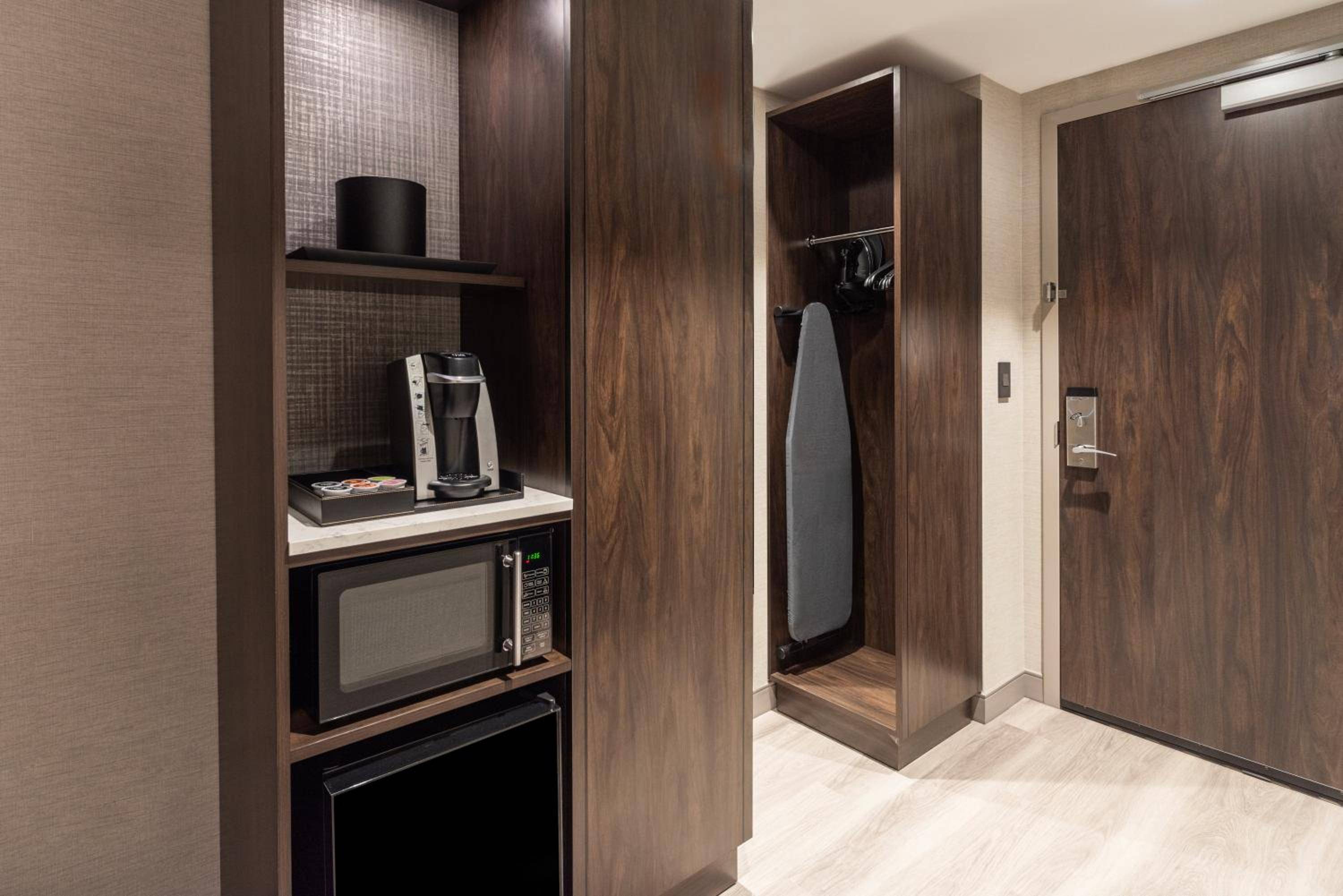 Holiday Inn Boston Logan Airport - Chelsea