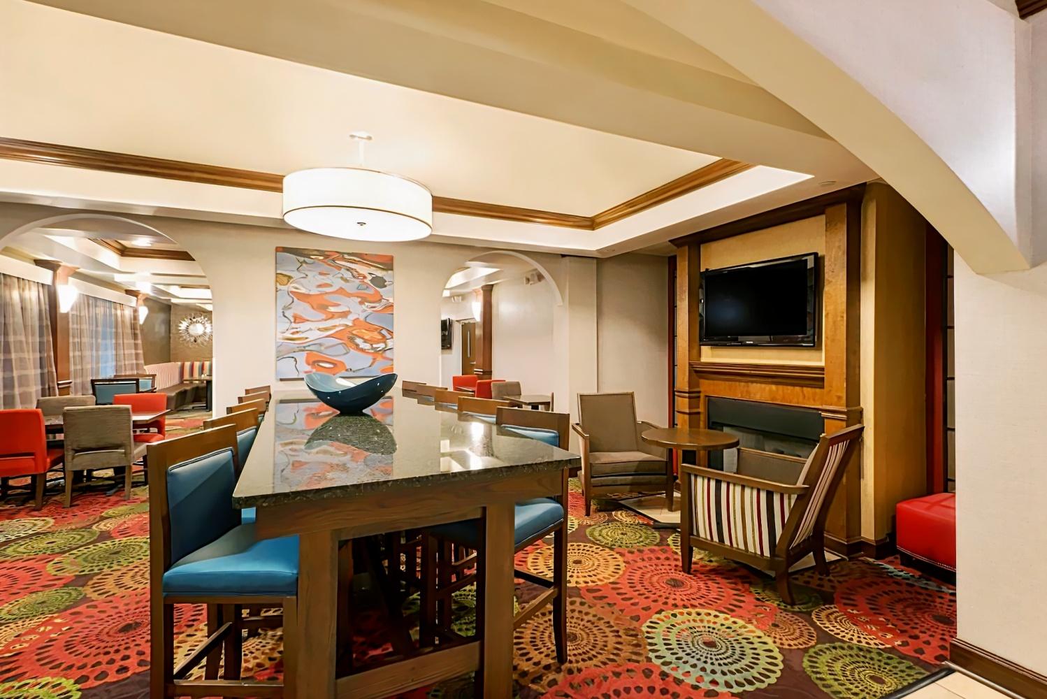 Holiday Inn Express & Suites Little Rock-West
