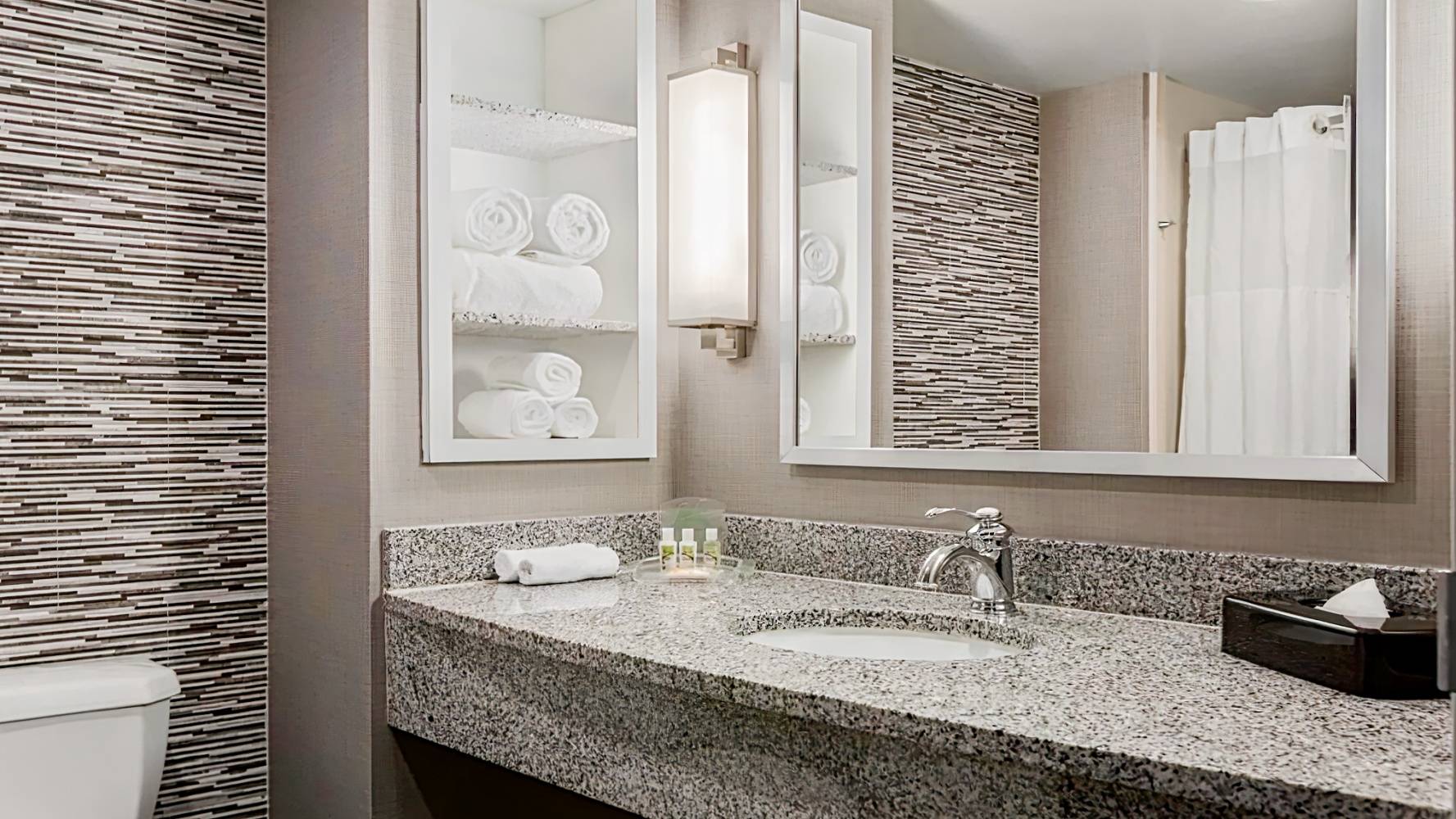 Holiday Inn & Suites Williamsburg-Historic Gateway